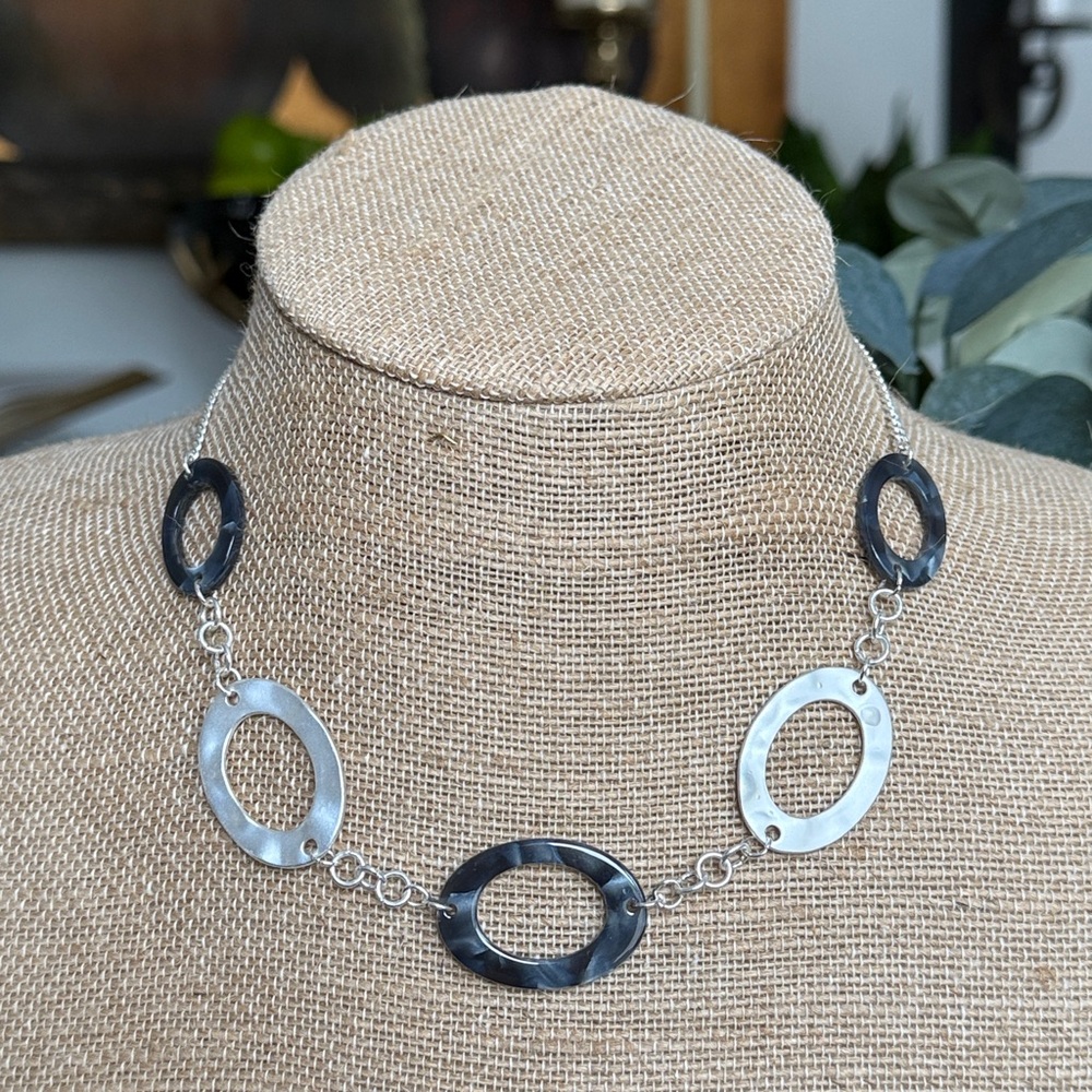 Silver, Gray Oval Link Necklace